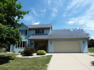 1232 Snowdon Dr, Oshkosh, WI 54904