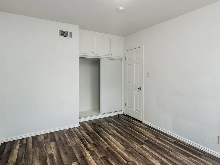 8129 Darby Ave — Photo 18