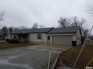 209 S Cherry St, Sesser, IL 62884