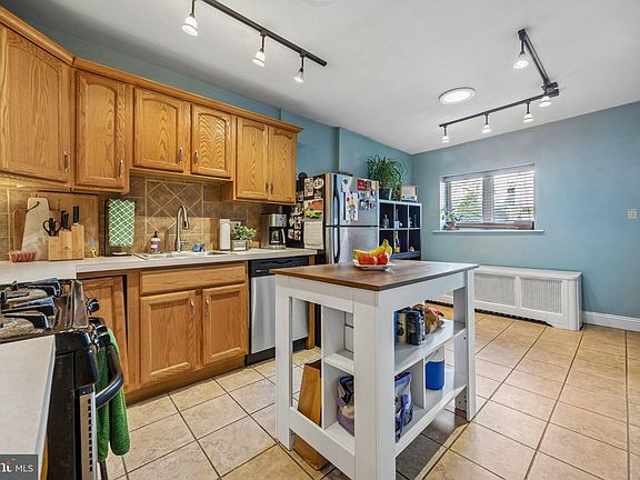 5th image of 166 Grape St