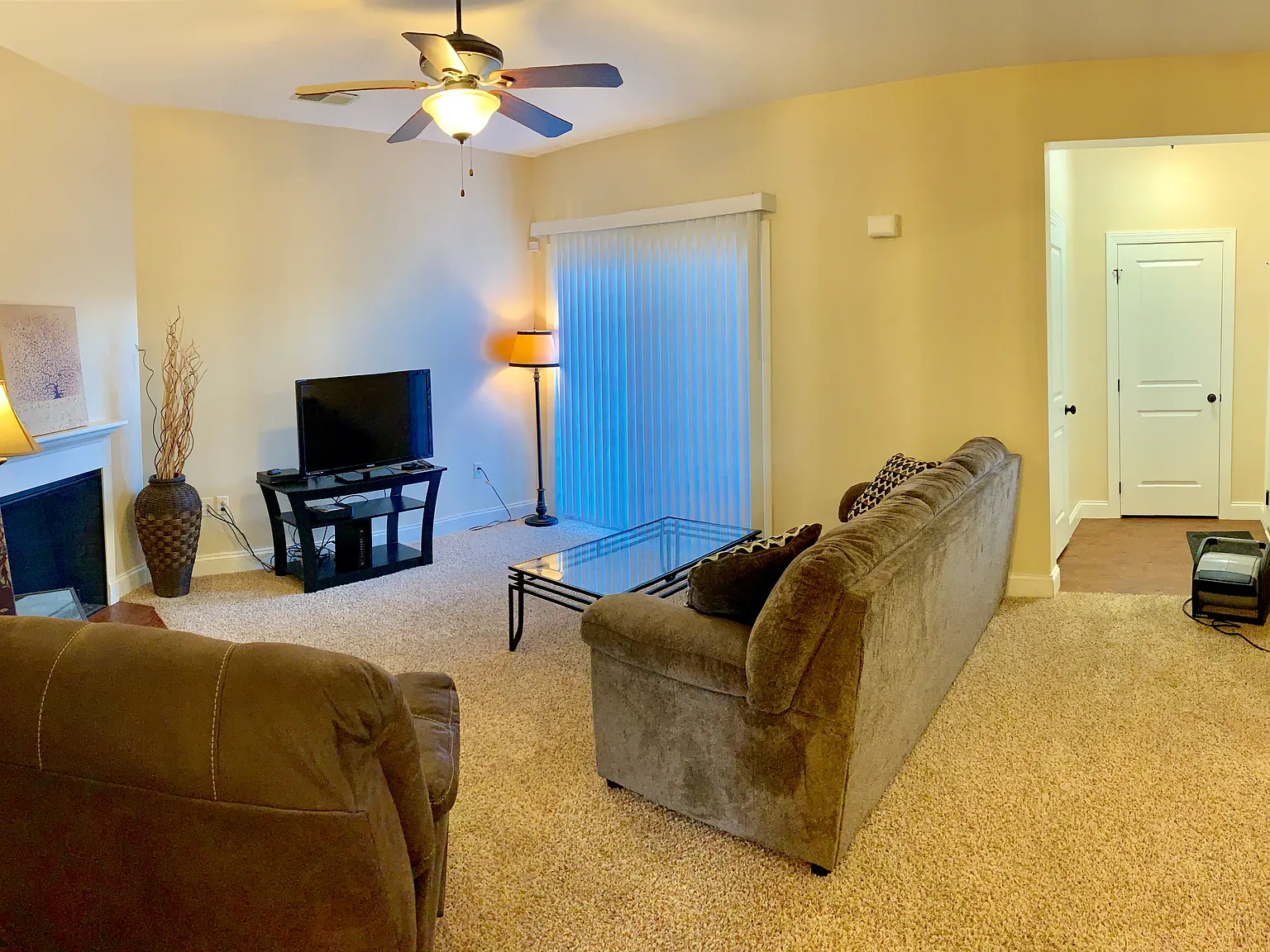2 bed, 1100 sqft, $1,370 — Photo 2