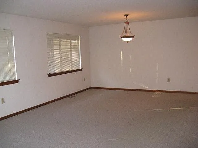 107 Hilltop Drive — Photo 4