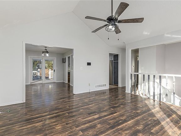 4th image of 2204 S 19th Ter