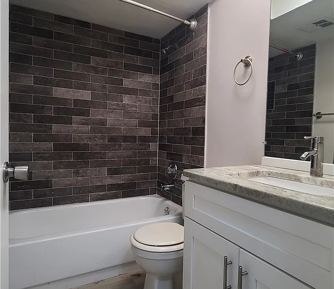 930 SW 47th Ter #5 — Photo 8