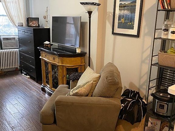 3rd image of 248 E 90th St APT 2D