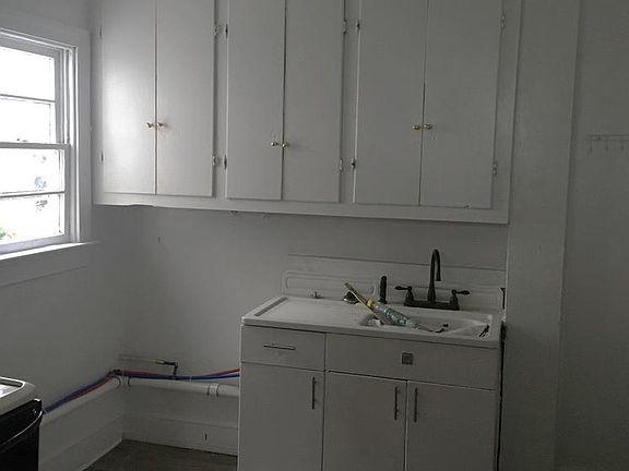 5th image of 68 Cushing St