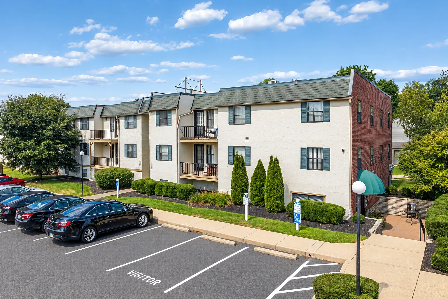 The Elms Apartments — Photo 3
