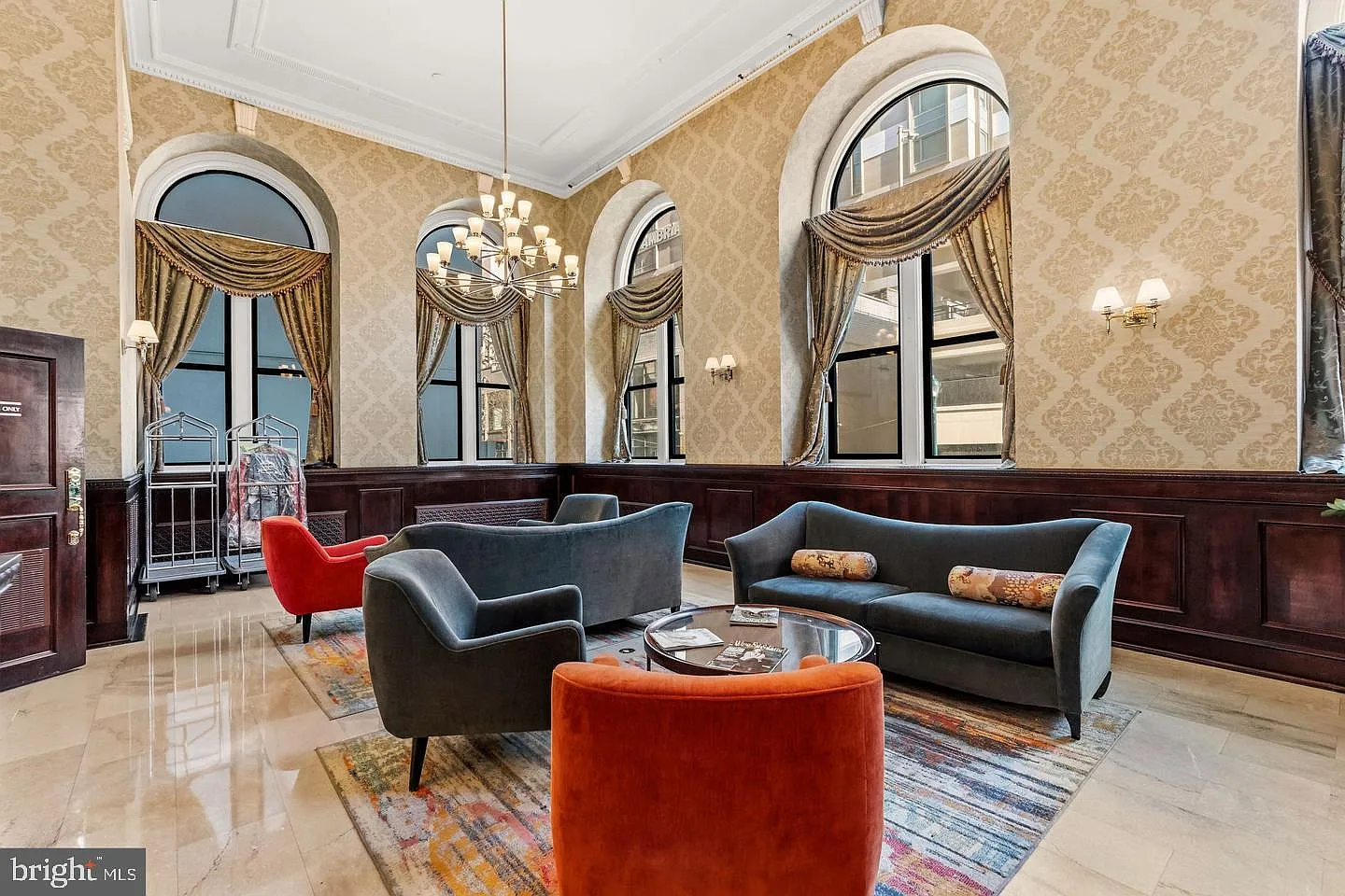 Arts Condominium — Photo 1