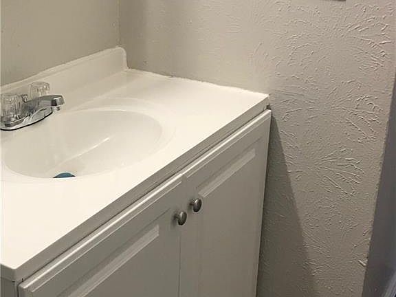 3rd image of 301 Dogwood Ln