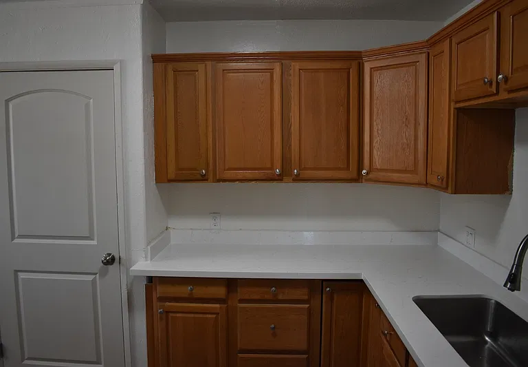 1720 Bessie Ave — Photo 9