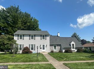 933 Greenlea Rd, Hershey, PA 17033