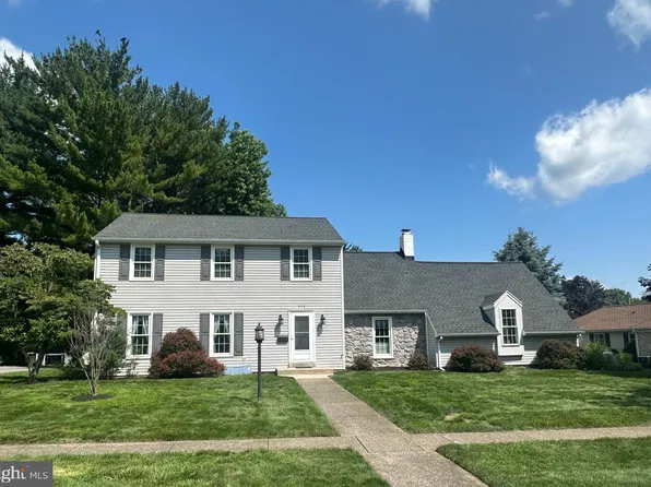 933 Greenlea Rd, Hershey, PA 17033