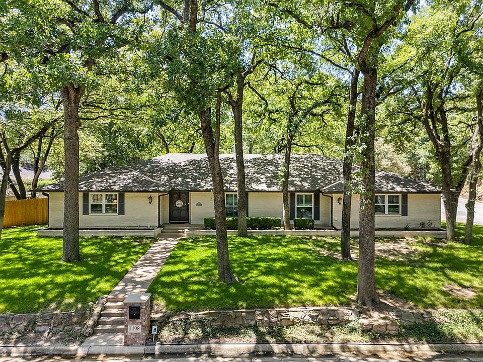 Single story home with brick siding