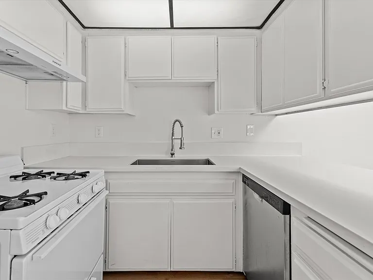 3615 Veteran Ave #7 — Photo 6