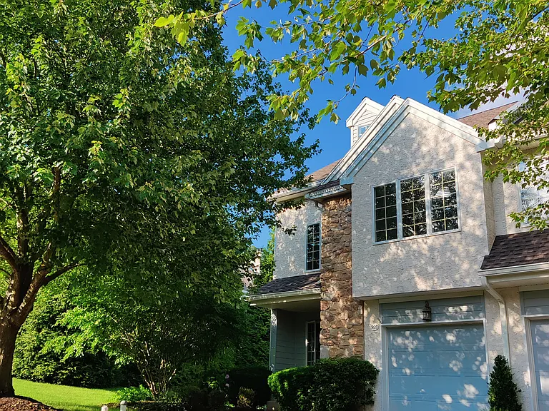 366 Bristol Cir — Photo 2