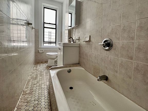 5th image of 507 W 179th St #4E