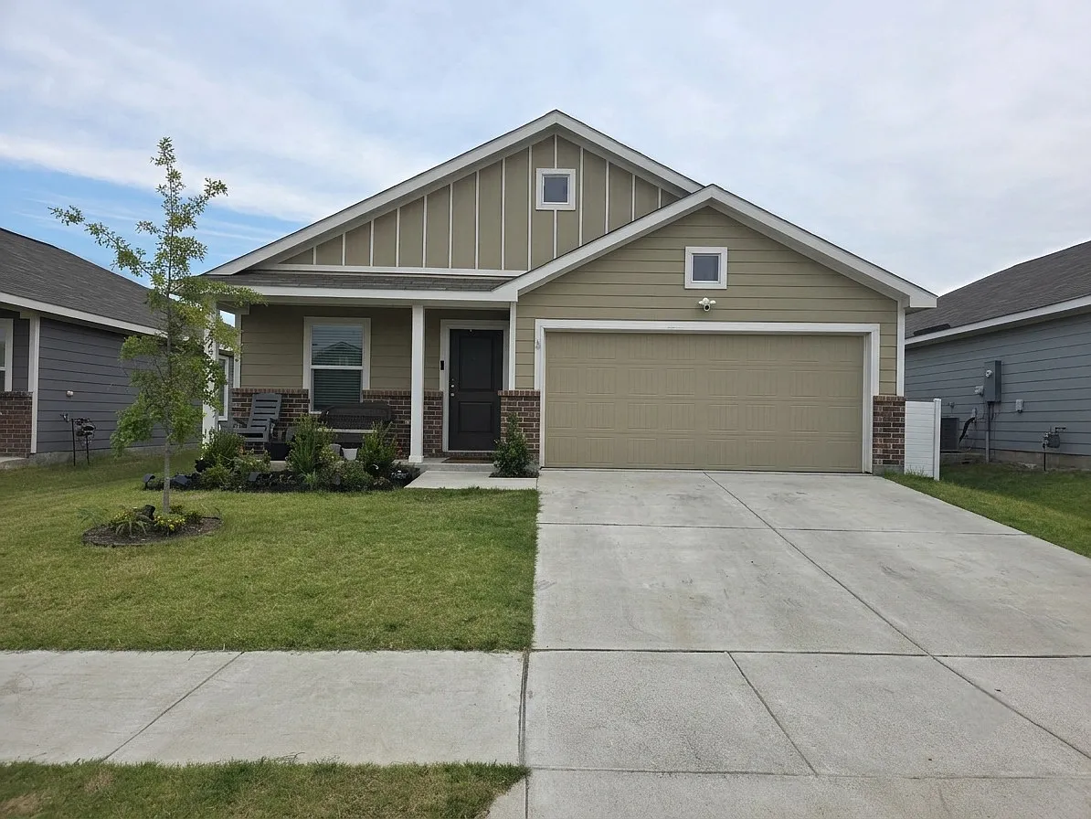 3 bed, 1479 sqft, $1,875 — Photo 1