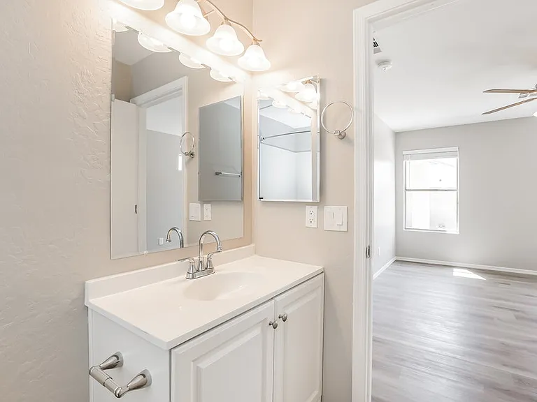 2224 S 83rd Ln — Photo 14