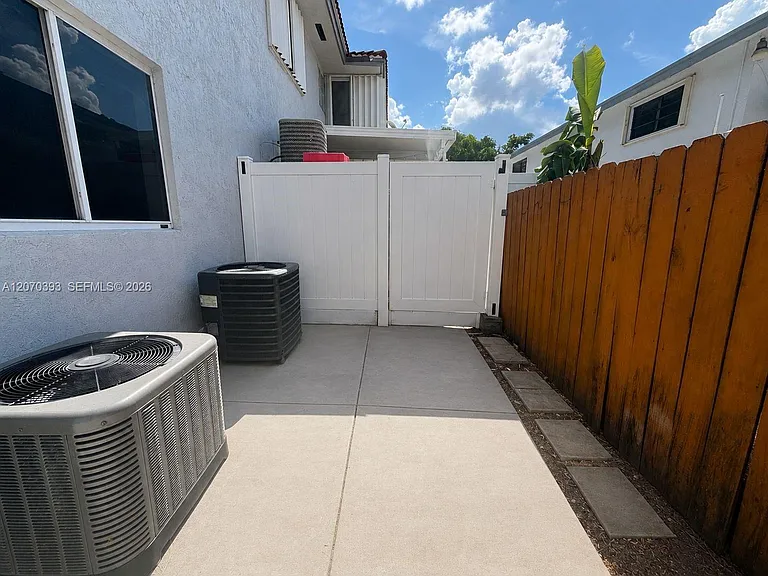 1270 W 42nd St #A103 — Photo 14