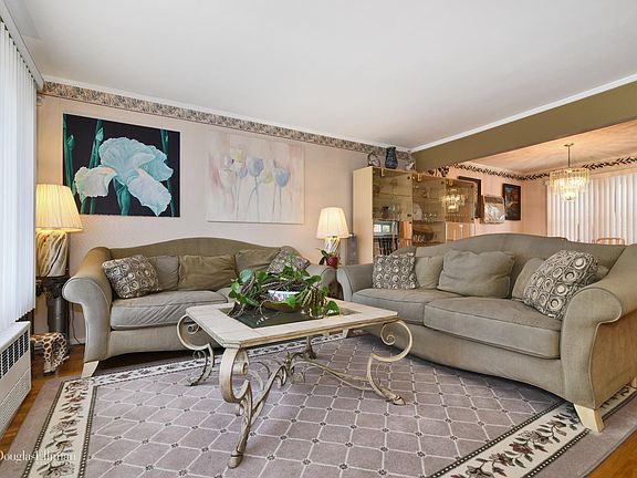 5th image of 50 Townhouse Dr