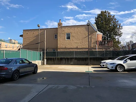 Sold by Dwell Residential Inc | media 27