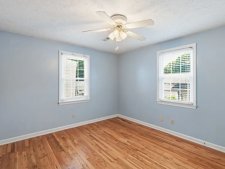 1315 E Red Bud Rd — Photo 14