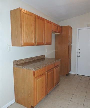 4th image of 500 Cresthill Dr