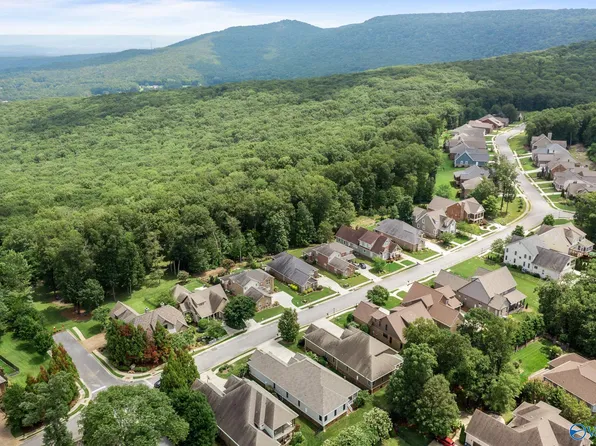 Hawks Way NE, Huntsville, AL 35811