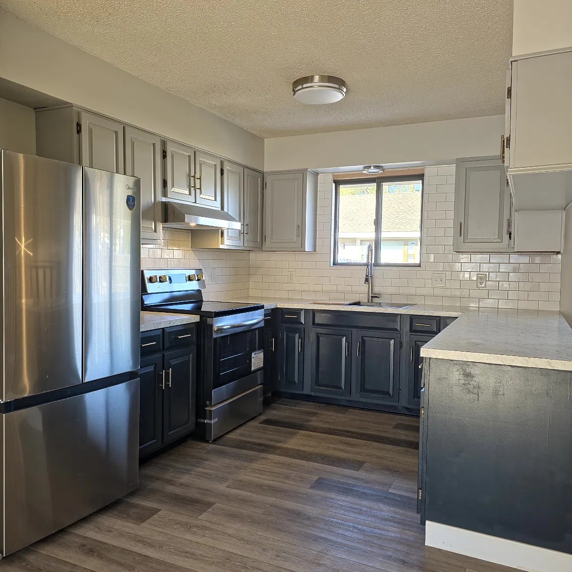 3 bed, 2200 sqft, $1,695 — Photo 2