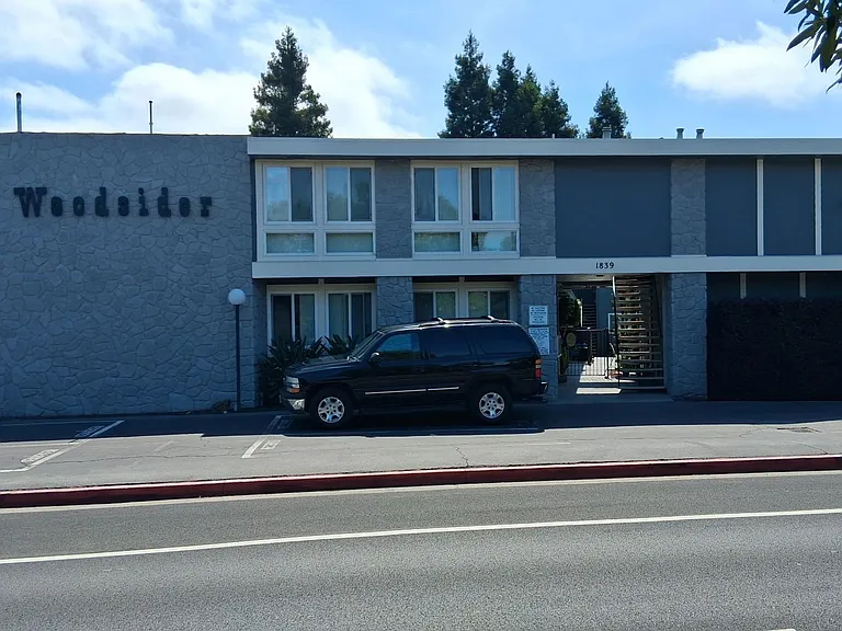 1839 Woodside Rd — Photo 1