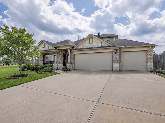 2nd image of 32618 Twilight Gable Ct