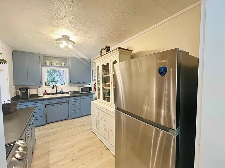 1021 W Mill Ave — Photo 8
