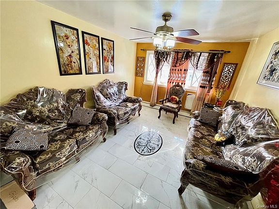 3rd image of 1070 Pugsley Ave Floor 2