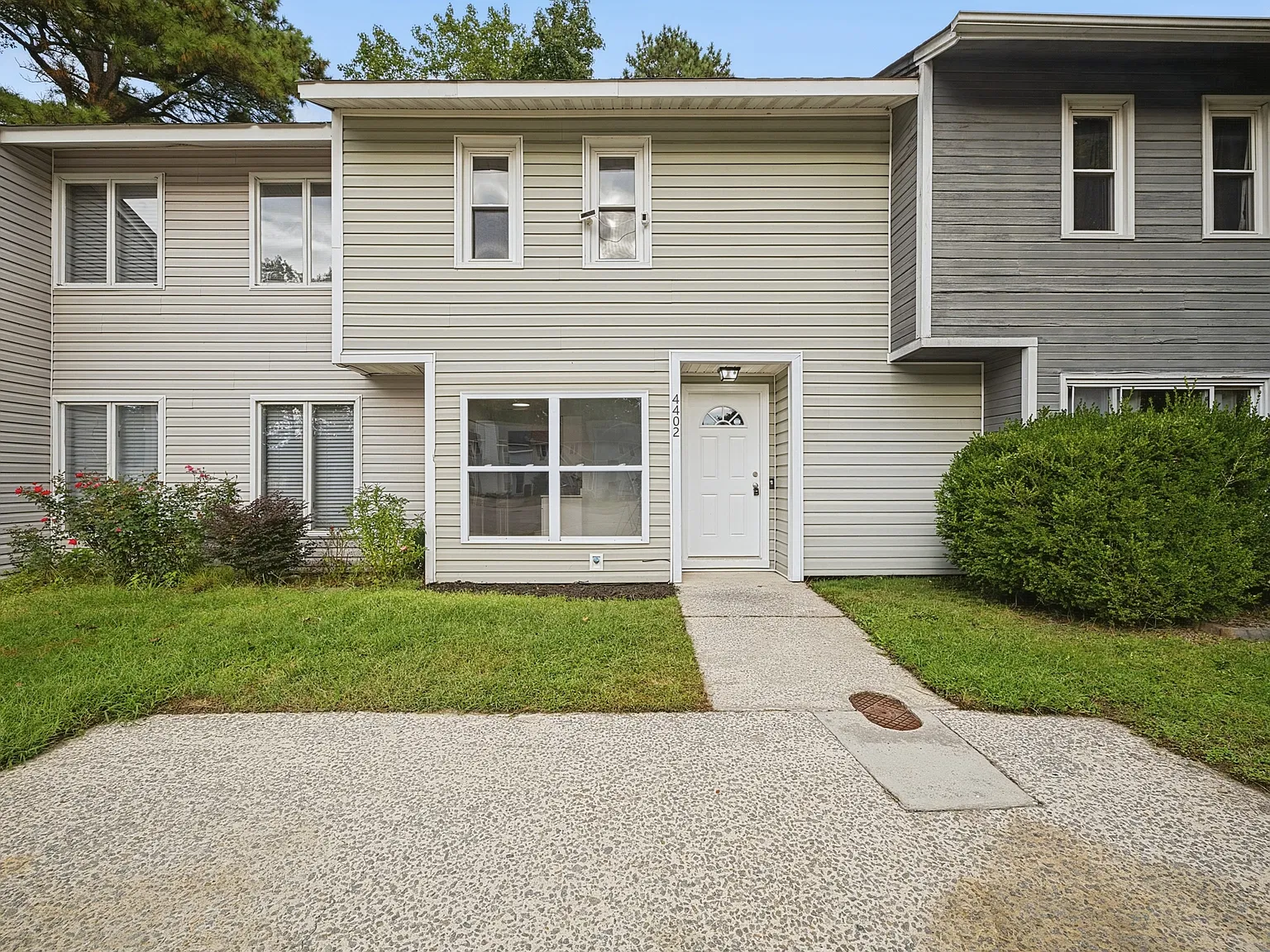 Charming Townhome In Western Branch — Photo 1