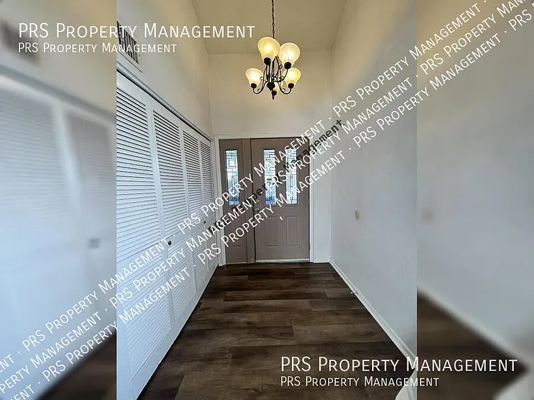 329 E Ambassador Dr — Photo 5