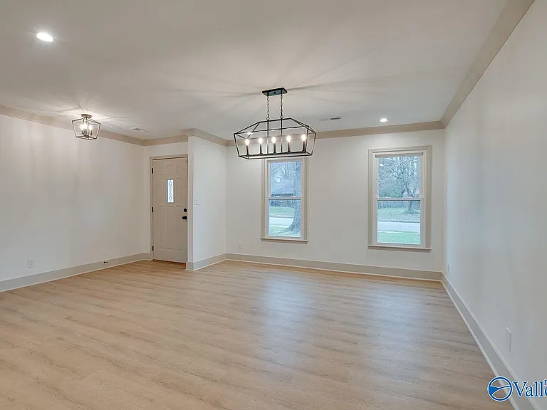 2042 Rosebury Ln SW — Photo 7
