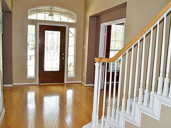 DRAMATIC ENTRY WITH 2 STORY CEILING