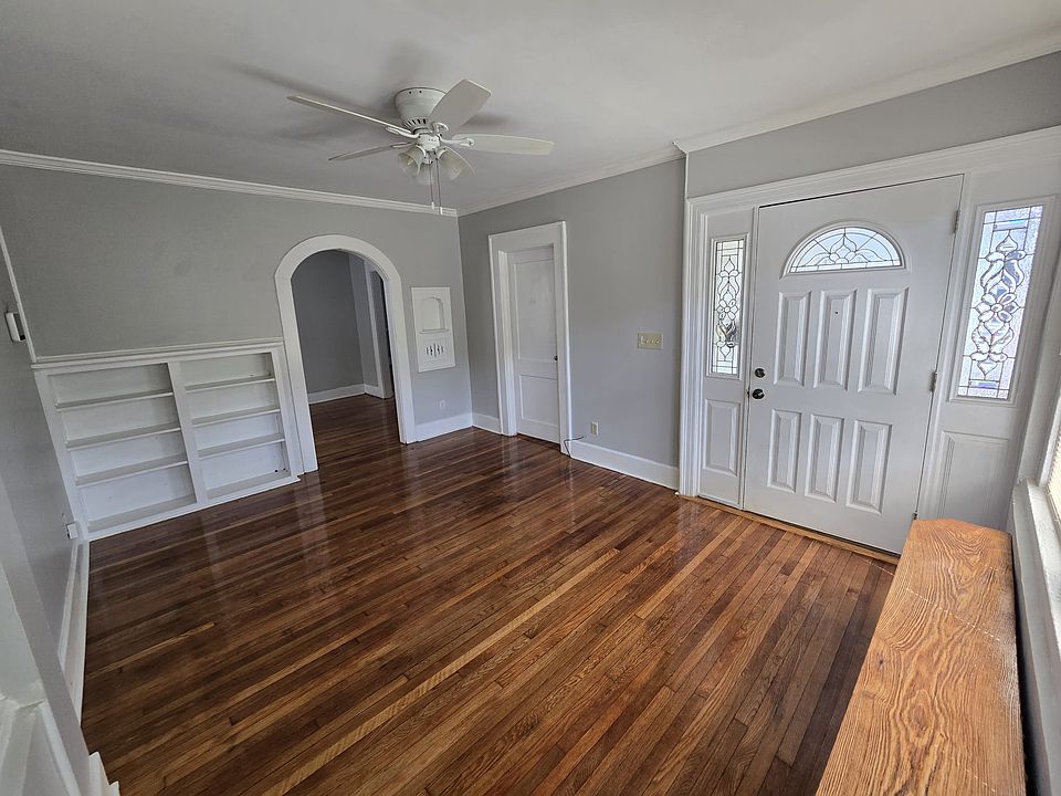 Living Room 1 of 3
