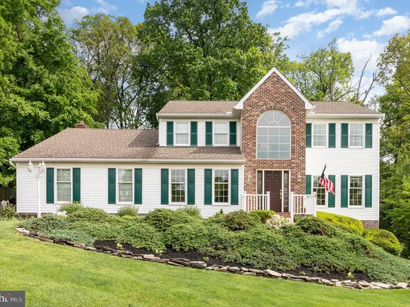 1890 Ohara Ln, Middletown, PA 17057