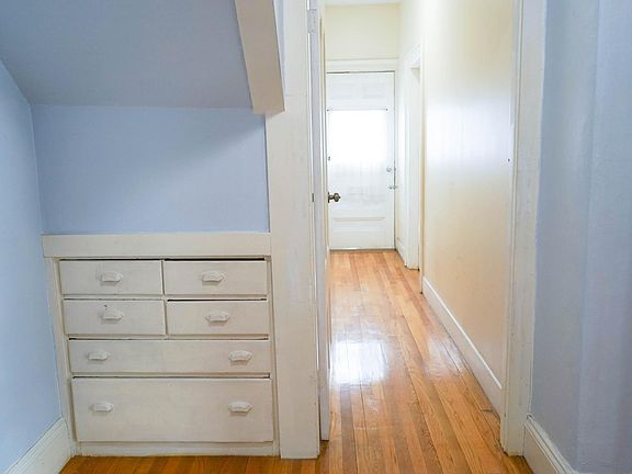 Private Entry/Hallway