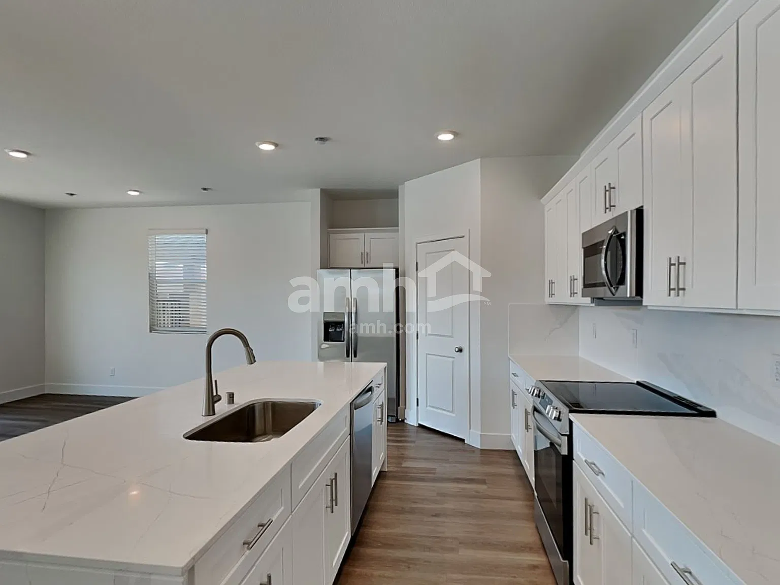 5 bed, 3.0 bath, 2395 sqft, $2,690 — Photo 3