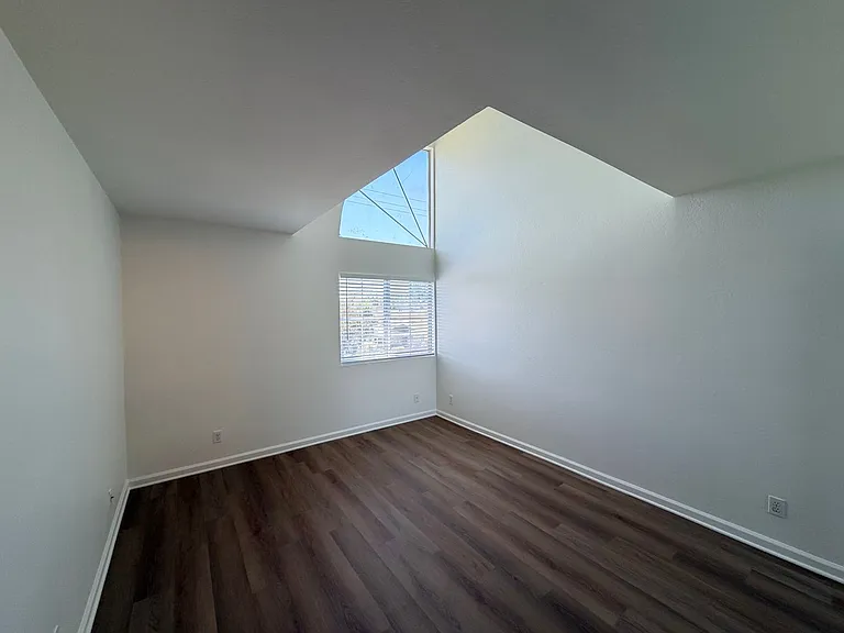 15111 Burbank Blvd — Photo 14