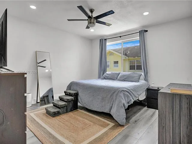 3 bed, 2.5 bath, 1382 sqft, $3,350 — Photo 3