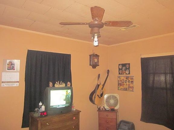 2nd image of 906 Lange St