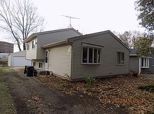 26W423 Cooley Ave, Winfield, IL 60190