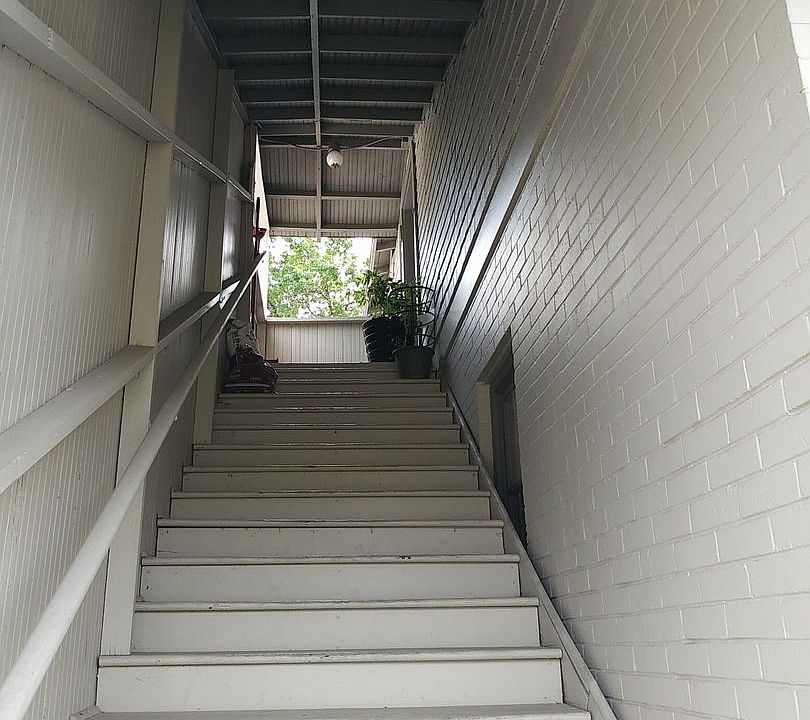 Building Photo 3