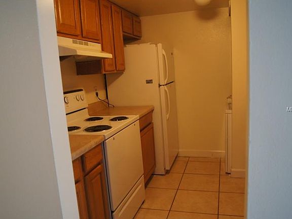 4th image of 803 Sky Lake Cir APT D