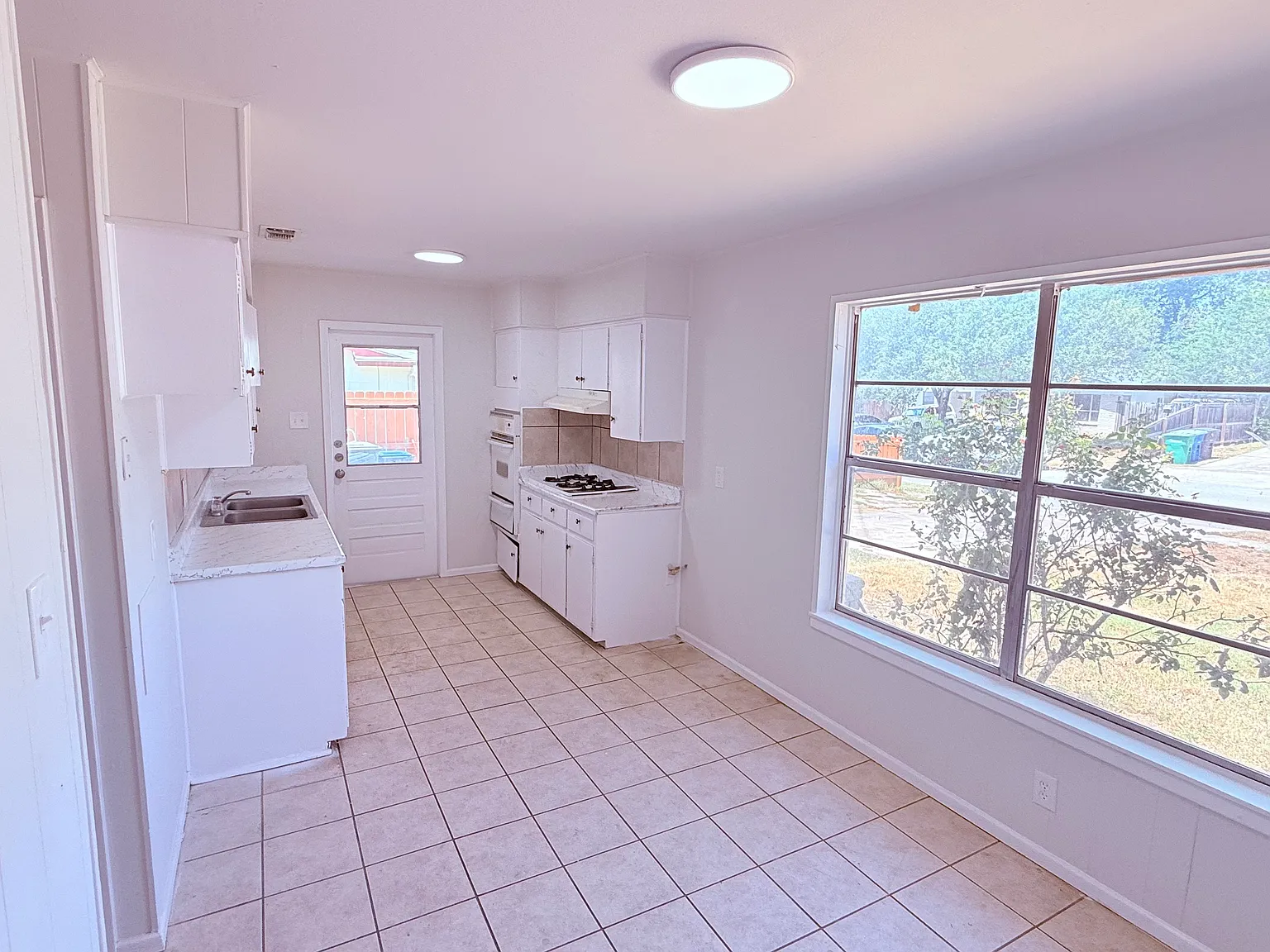 3 bed, 1164 sqft, $1,250 — Photo 3