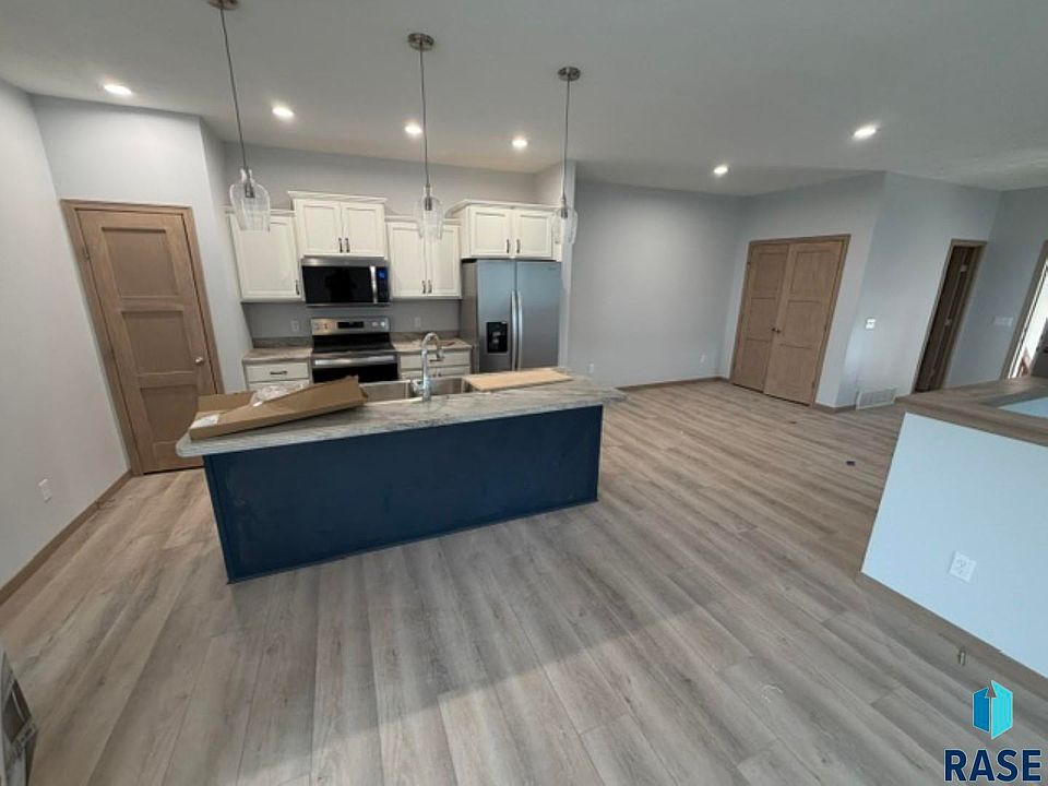 2nd image of 3609 S Heather Ave