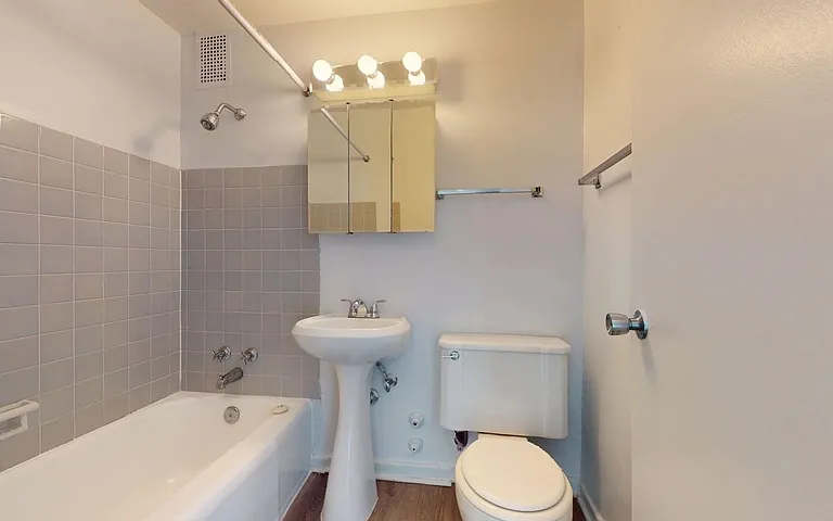 Lake Meadows Apartments — Photo 47